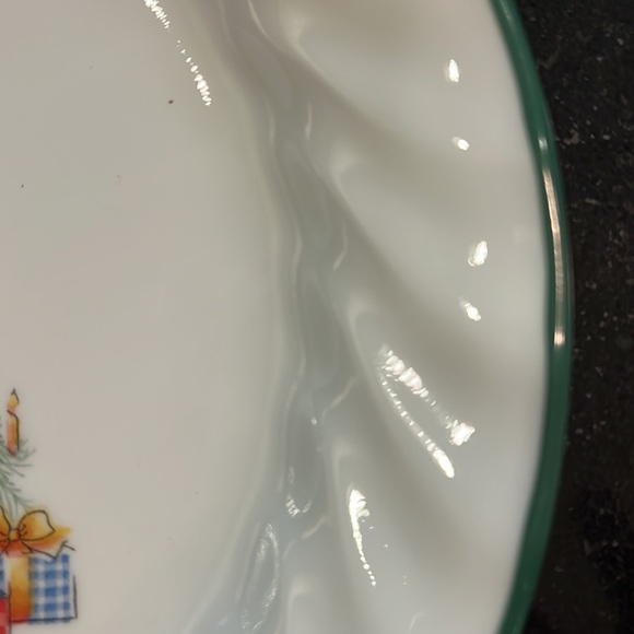 7" Salad Plates - Holiday Magic (Corelle) by CORNING (Set of 4) - Picture 3 of 8